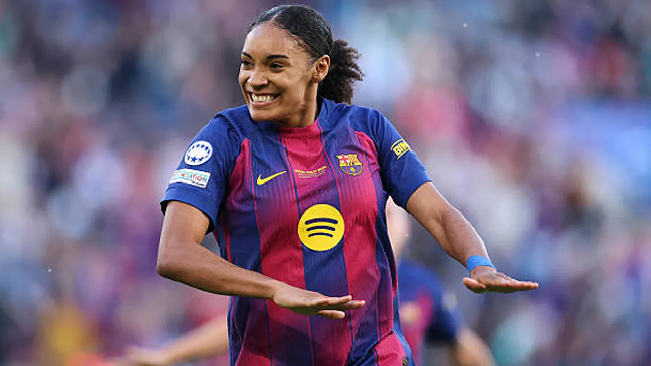 Tinggalkan Barcelona, Salma Paralluelo Resmi Gabung Lyon