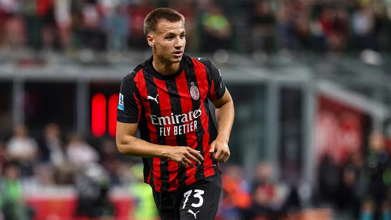 Dapat Kontrak Baru, Francesco Camarda dan Comotto Selebrasi di Medsos