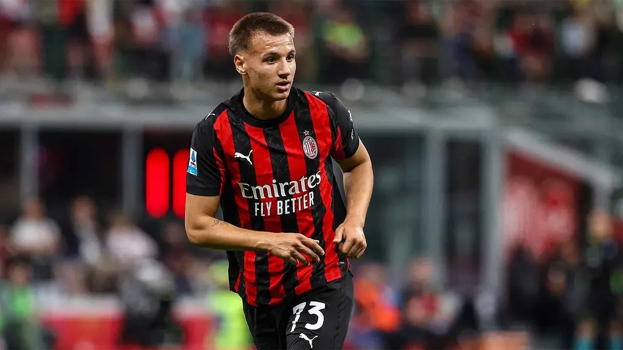 Dapat Kontrak Baru, Francesco Camarda dan Comotto Selebrasi di Medsos