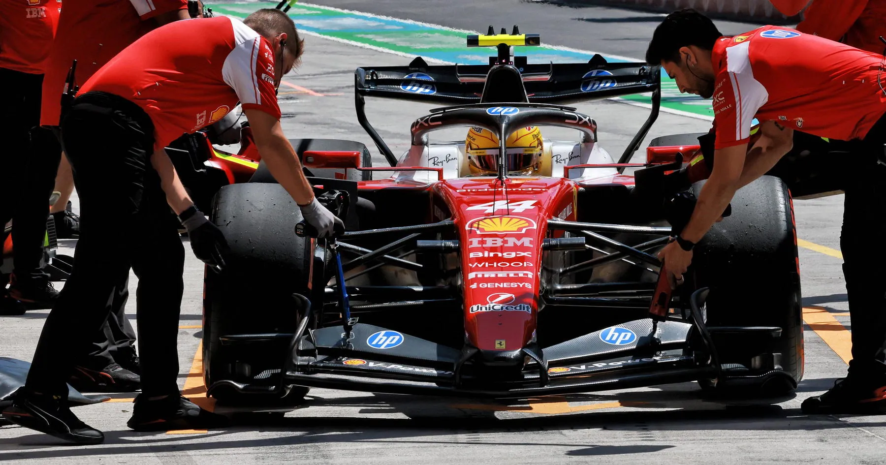 Hamilton Didukung Menang di Hungaria Meski Penalti Grid - sumber: (racingnews365)