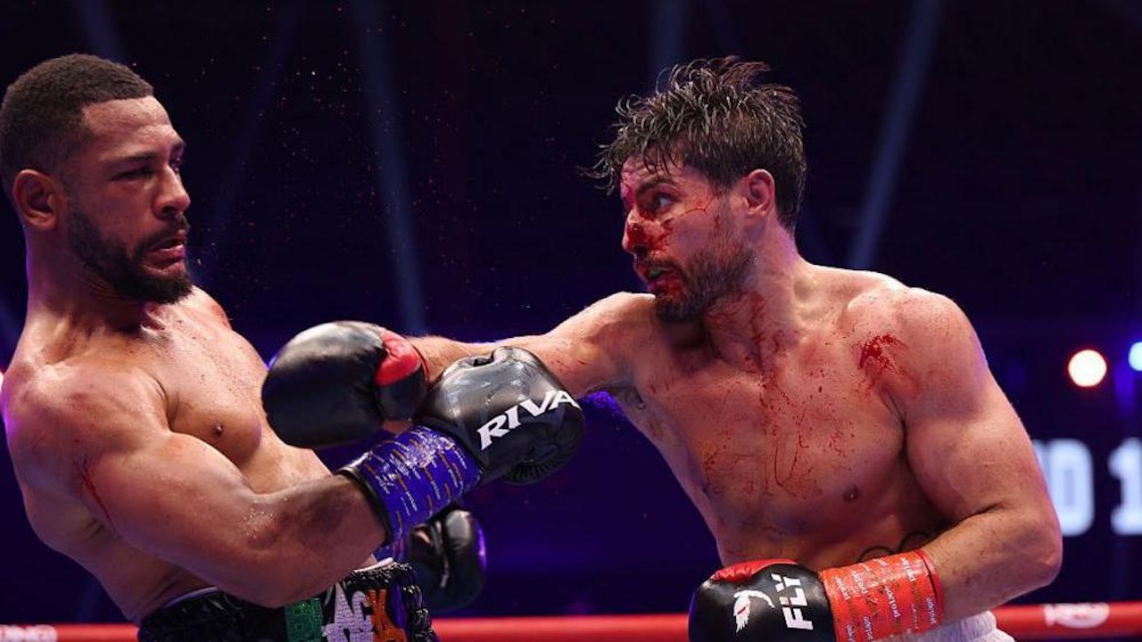 Josh Kelly Pertahankan Gelar IBF usai Taklukkan Caoimhin Agyarko