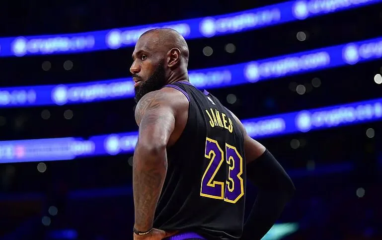 LeBron James Catat Pemotongan Gaji Terbesar NBA - sumber: (mainbasket)