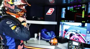 Max Verstappen Bingung Masalah Degradasi Red Bull