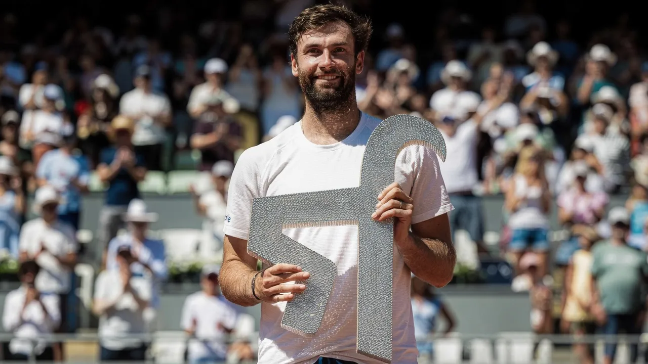 Quentin Halys Angkat Trofi Kemenangan Pertama Dalam Karier Di Kitzbuhel