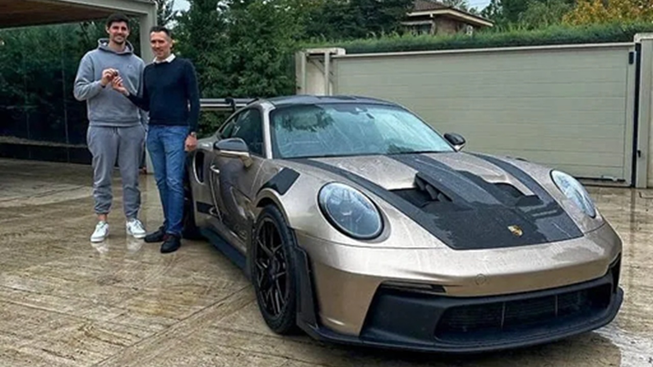 Thibaut Courtois Pamer Mobilnya Porsche GT3 RS