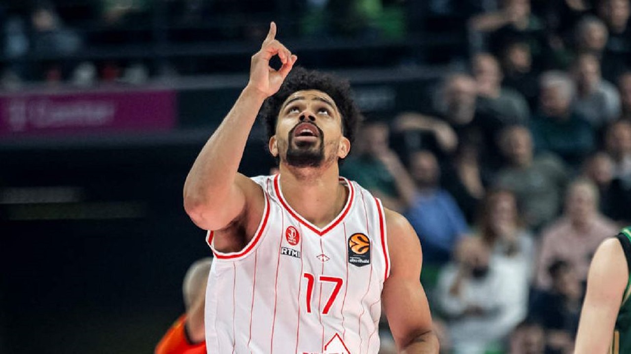 Collin Malcom Resmi Gabung Dengan Anadolu Efes