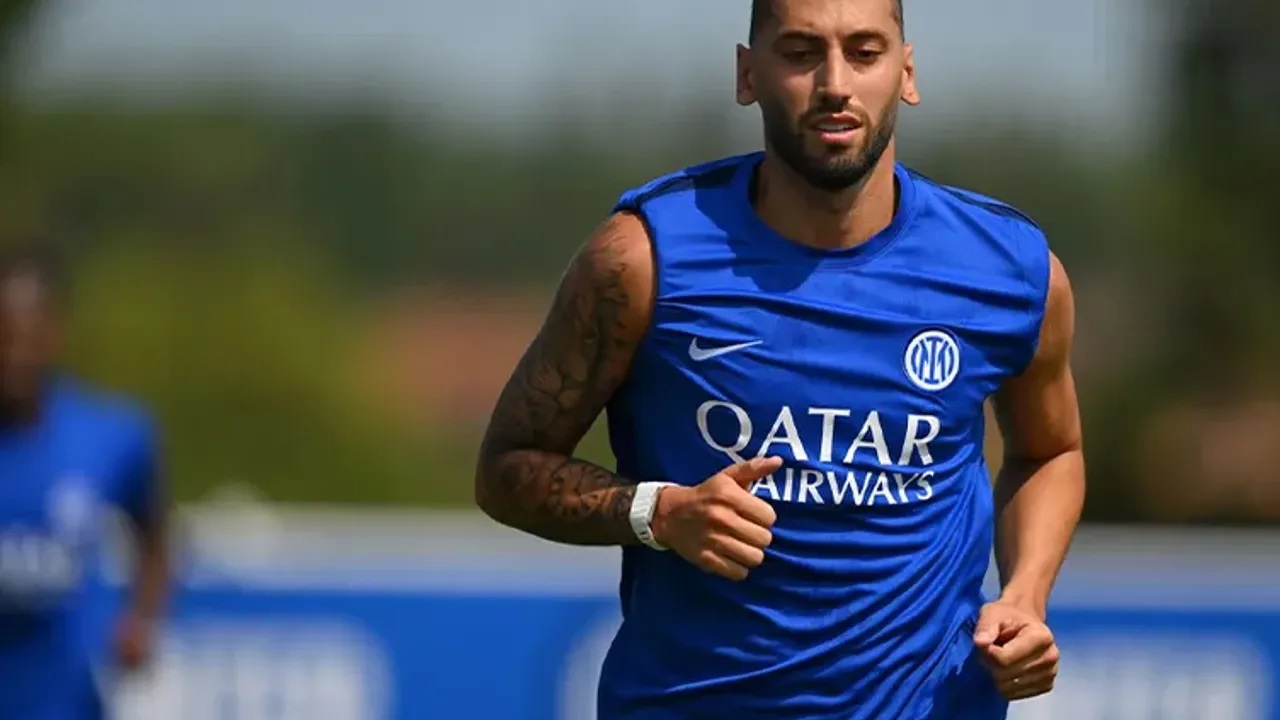 Ganti Gaya Rambut, Hakan Calhanoglu Diledek Thuram Soal Transplantasi