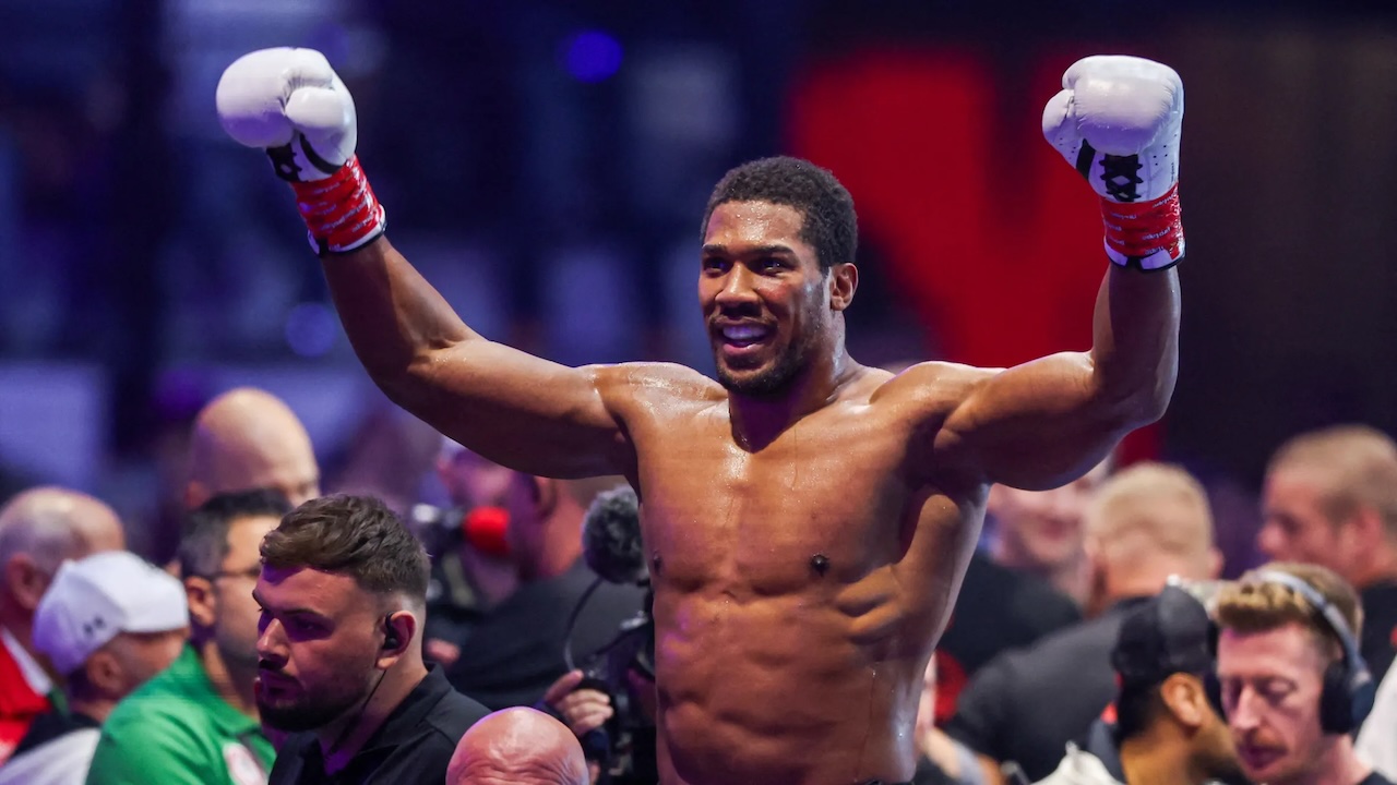 Jake Paul Puji Anthony Joshua Usai Menang Dramatis atas Prenga