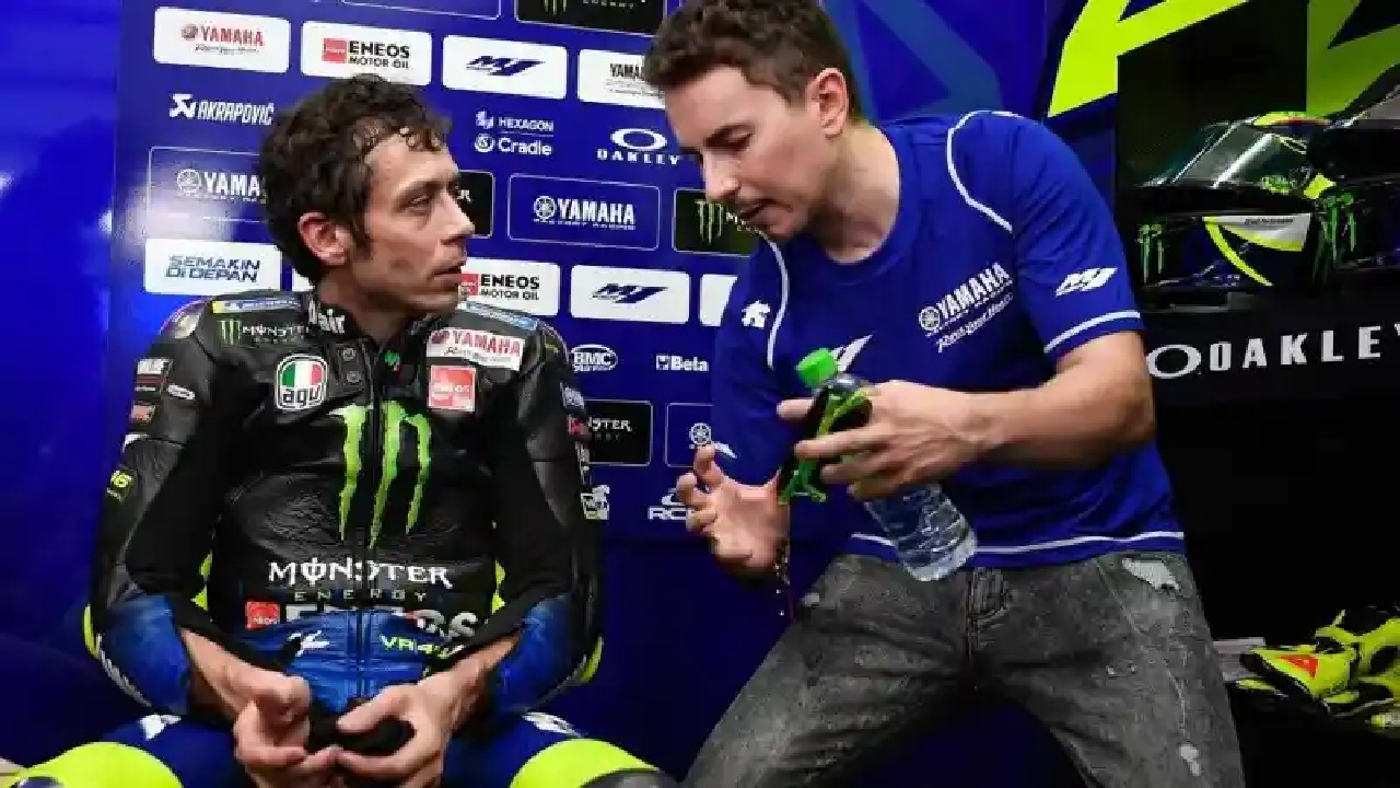 Jorge Lorenzo Akui Teknik Khas Milik Valentino Rossi Mustahil Ditiru