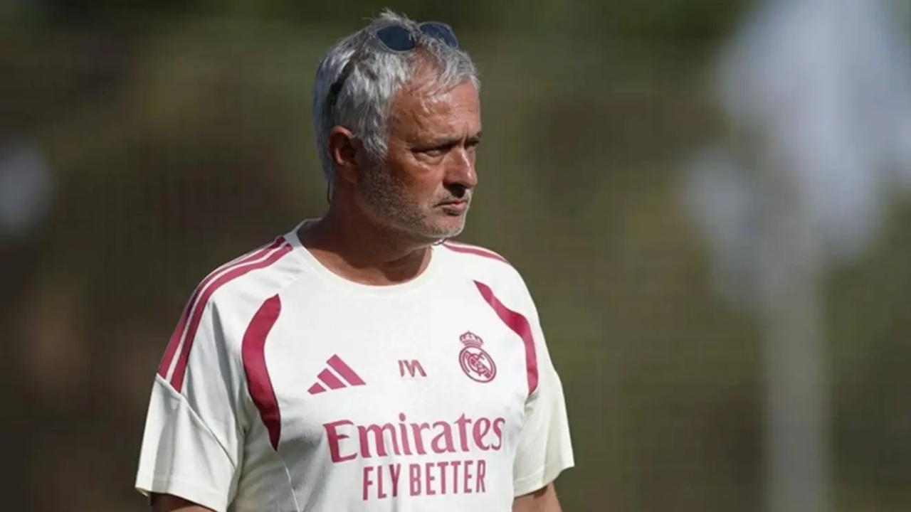 Jose Mourinho yang Baru: Sama-sama Menuntut di Lapangan, Lebih Manusiawi