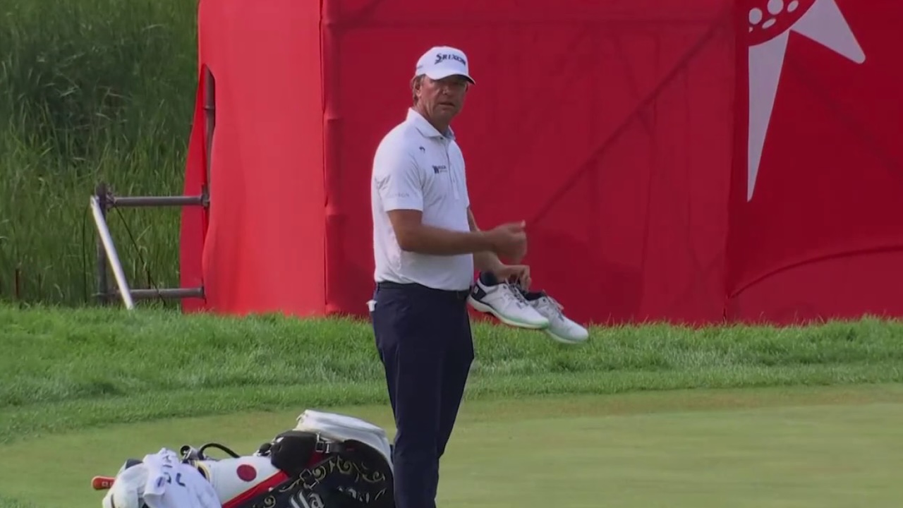 Lucas Glover Klarifikasi Aksi Lepas Sepatu yang Viral di 3M Open
