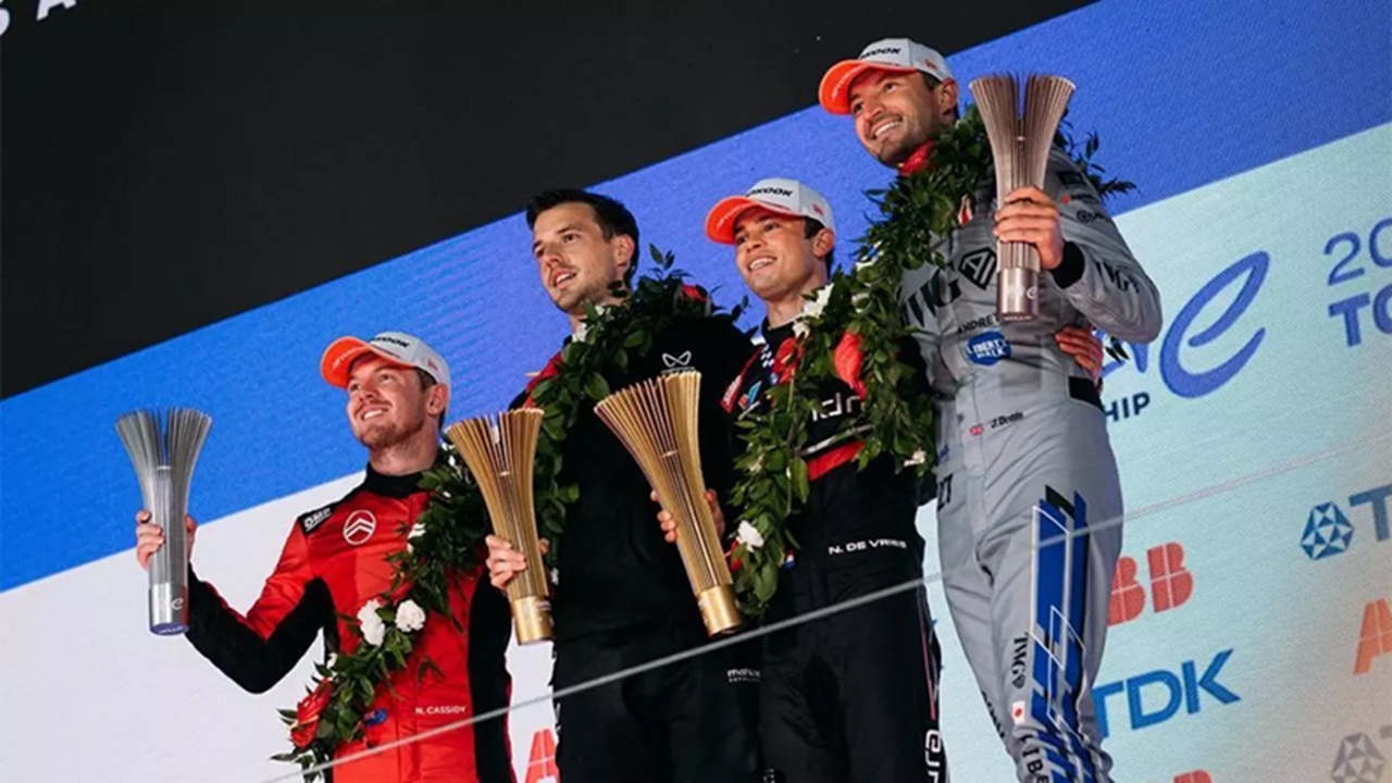 Nyck De Vries Petik Kemenangan Kedua di Formula E Musim Ini