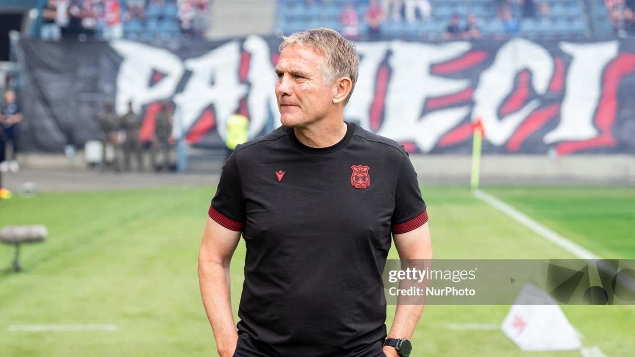 Phil Parkinson Bangga usai Wrexham Taklukkan Leeds United