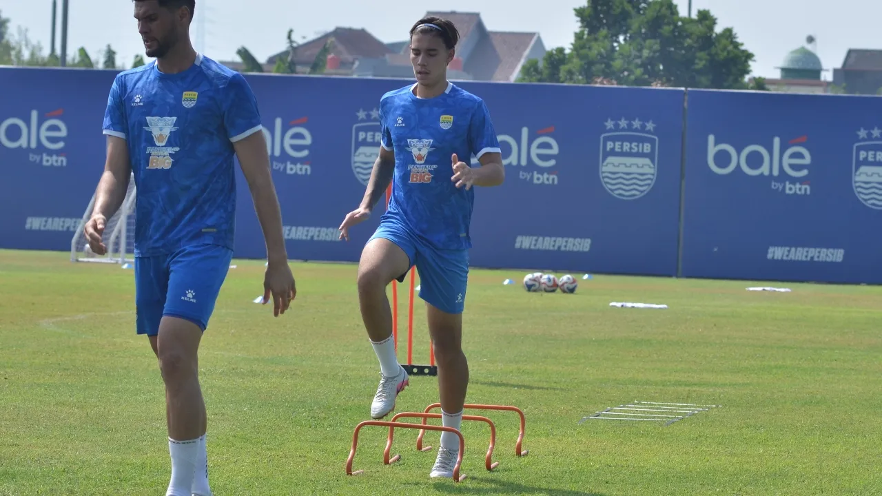 Bek Persib, Dion Markx