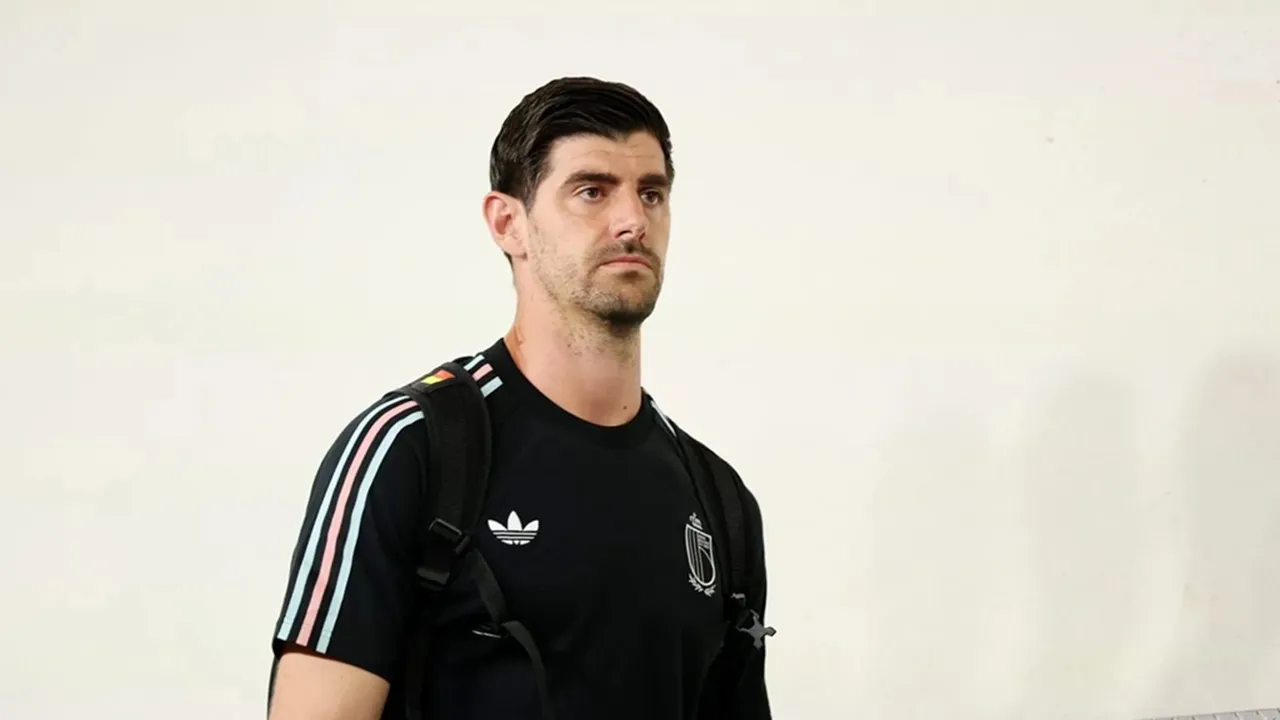 Thibaut Courtois Sambut Van Bommel sebagai Pelatih Timnas Belgia