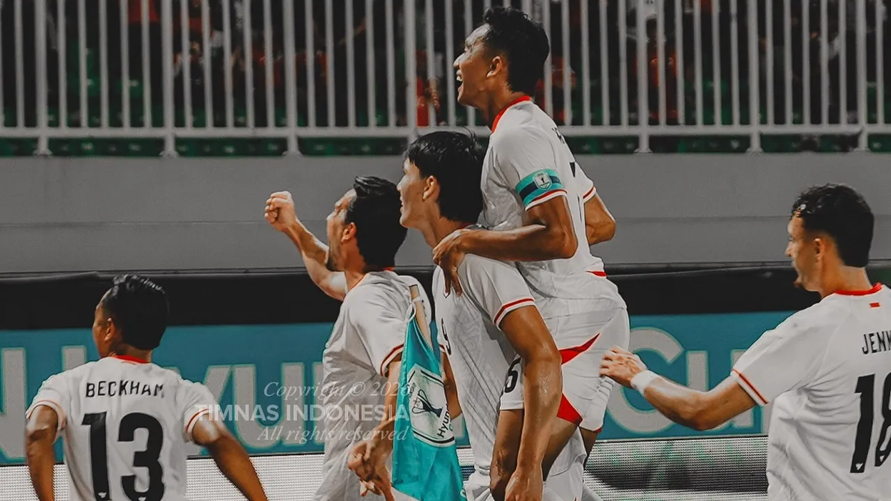 Pemain timnas Indonesia merayakan gol ke gawang Kamboja
