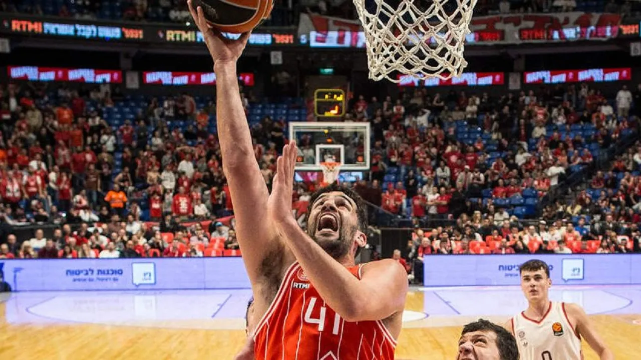 Hapoel Tel Aviv resmi perpanjang kontrak Tomer Ginat.