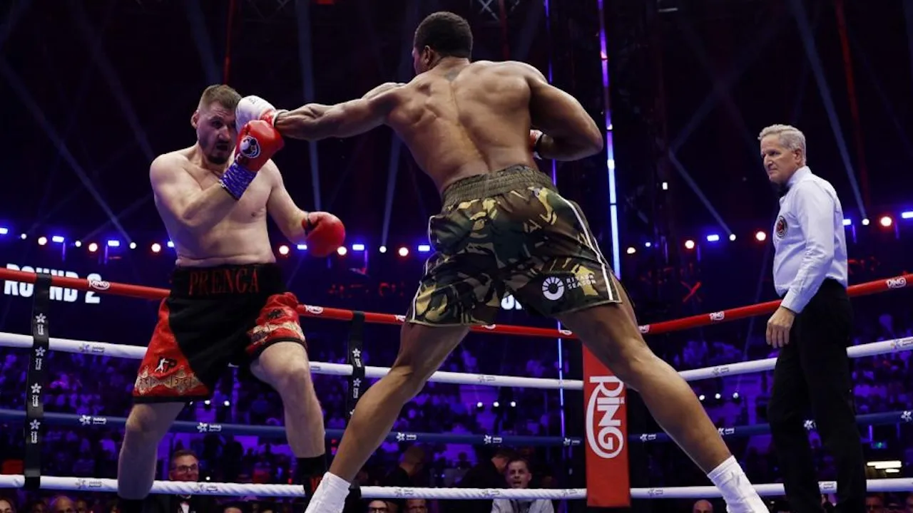Usyk Beri Prediksi Berani, Anthony Joshua Akan Knockout Tyson Fury