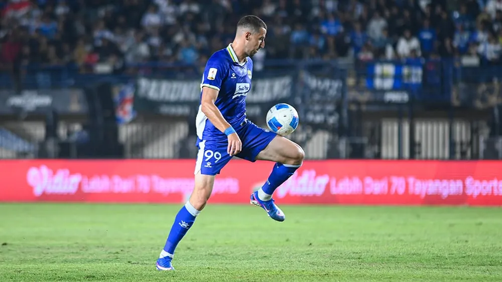 Balsa Sekulic Terpukau oleh Sambutan Bobotoh saat Laga Perdana Bersama Persib - sumber: (ileagueid)