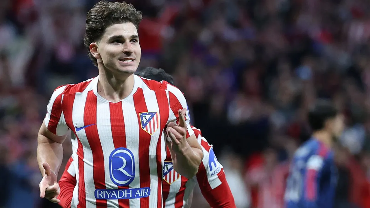 Barcelona Beri Deadline untuk Transfer Julian Alvarez