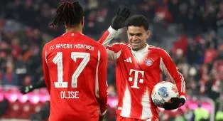CEO Bayern Munich Pastikan Michael Olise dan Luis Diaz Bertahan!