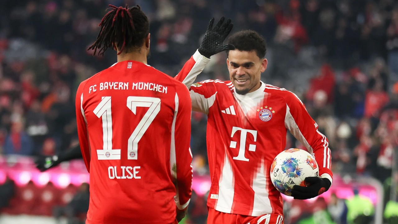 CEO Bayern Munich Pastikan Michael Olise dan Luis Diaz Bertahan!
