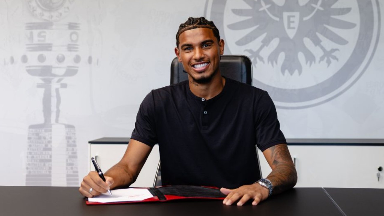 Eintracht Frankfurt Resmi Boyong Bek Asal Brasil, Otavio Manoel