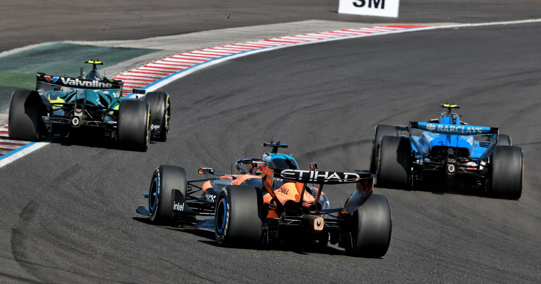 Pengemudi F1 Dikritik Akibat Kekacauan Bendera Biru
