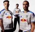 Penuh Makna Sejarah, Leeds United Resmi Rilis Jersey Kandang 2026-27