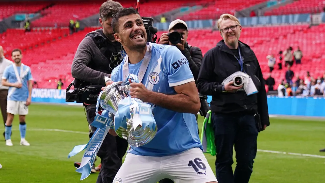Real Madrid Dapat Kabar Baik, PSG Tak Tertarik Datangkan Rodri