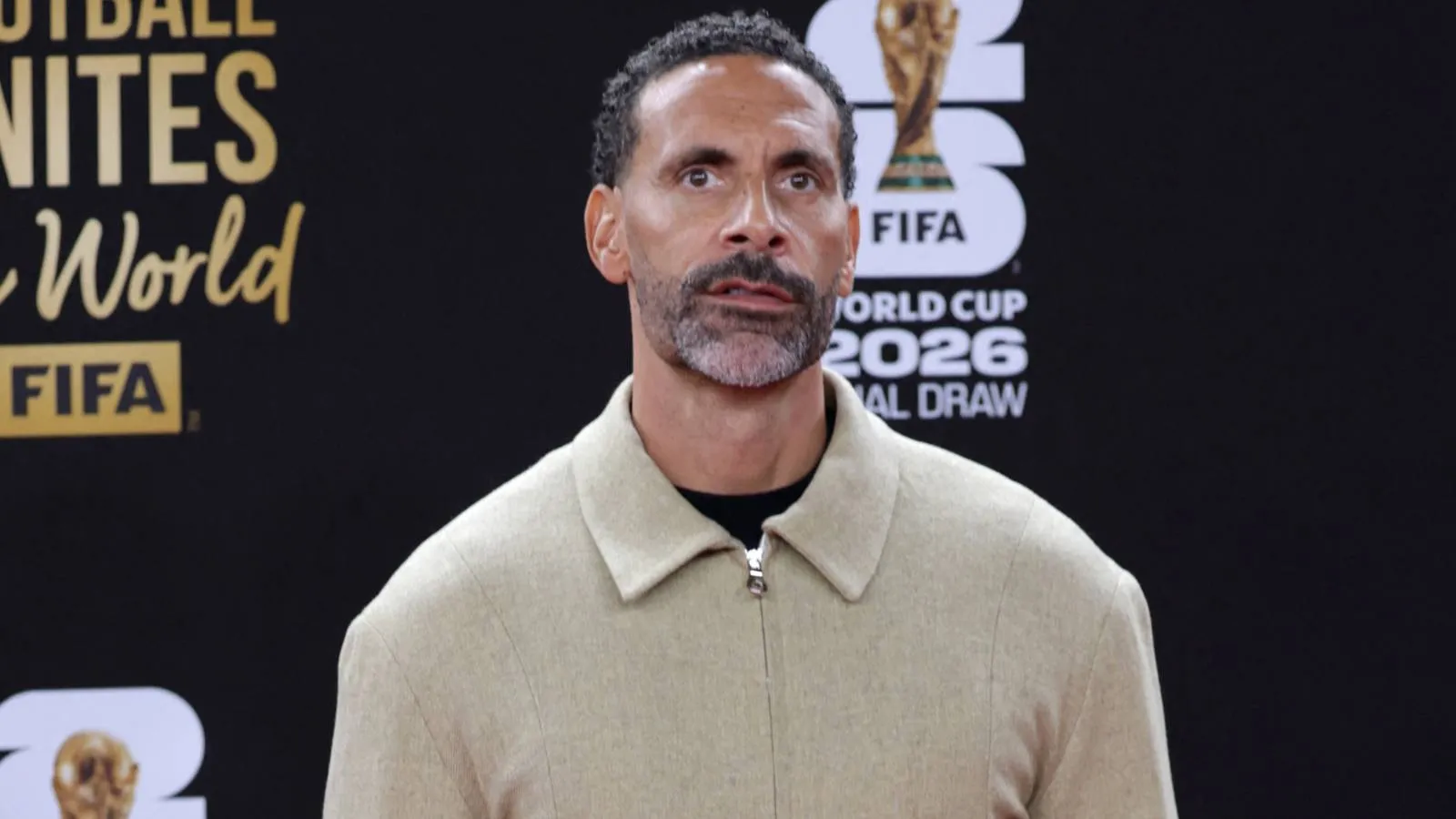 Rio Ferdinand Dorong Man United Bajak Transfer Bintang 42 Caps - sumber: (givemesport)