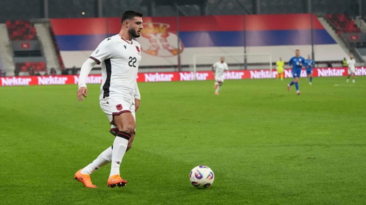 Tidak Berburu Striker Burnley, Lazio Pilih Tunggu Gimenez