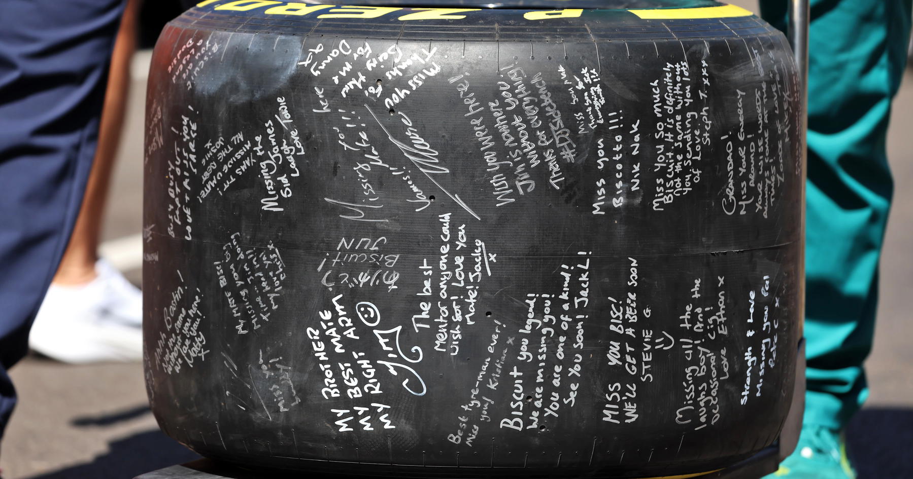 Aston Martin Kenang Kepergian Anggota Tim Terkasih, Biscuit