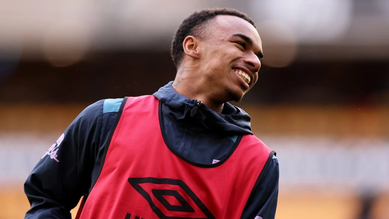 Barcelona Ogah Tebus Eli Junior Kroupi Seharga 100 Juta Euro