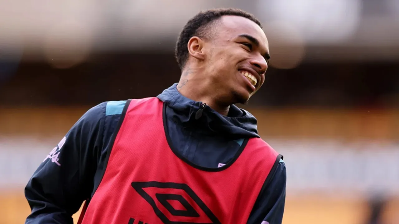 Barcelona Ogah Tebus Eli Junior Kroupi Seharga 100 Juta Euro