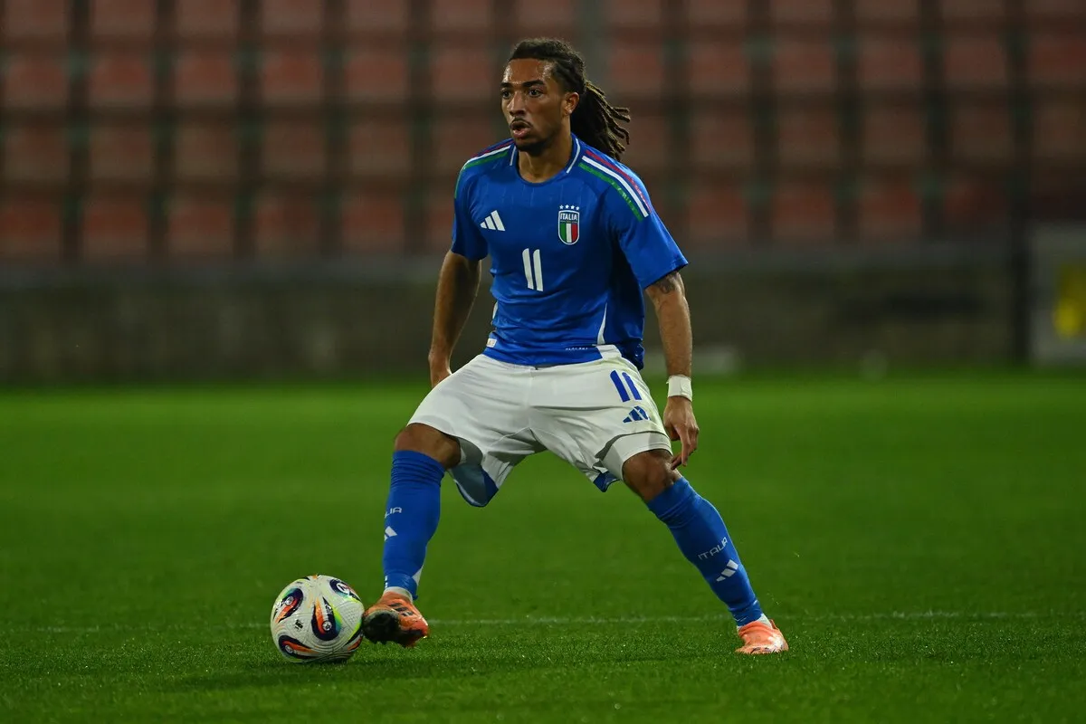 Koleosho Resmi Bergabung dengan Paris FC dari Burnley - sumber: (footballitalia)