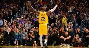 LeBron James: Apakah Layak Diabadikan dengan Patung?