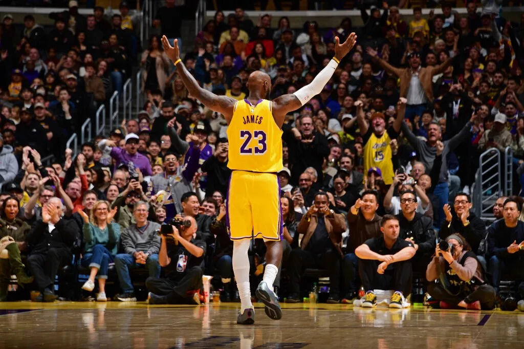 LeBron James: Apakah Layak Diabadikan dengan Patung?