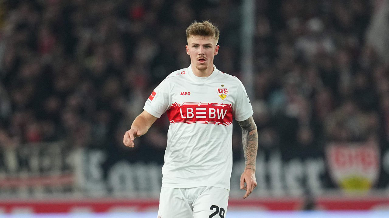 Liverpool dan Arsenal Berebut Bek Muda Stuttgart, Finn Jeltsch