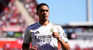 Trent Alexander-Arnold Wajib Mengubah Gaya Bermainnya