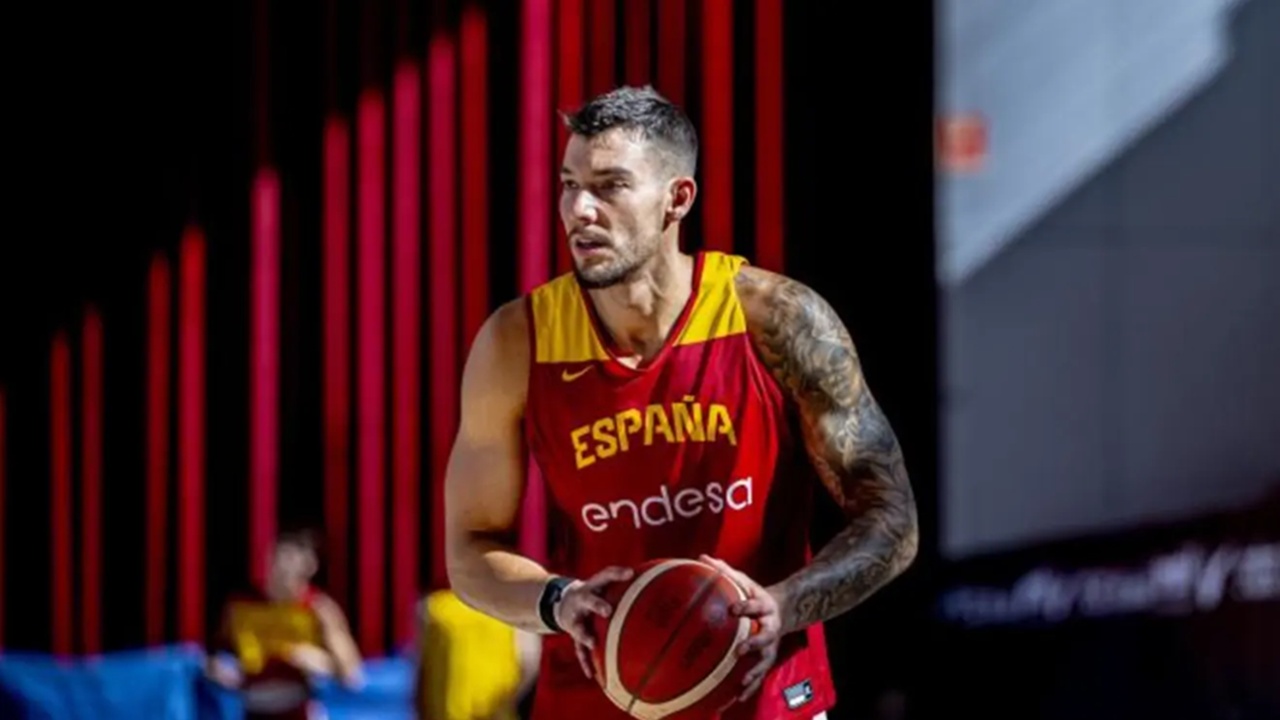 Willy Hernangomez Resmi Diperkenalkan sebagai Pemain Unicaja