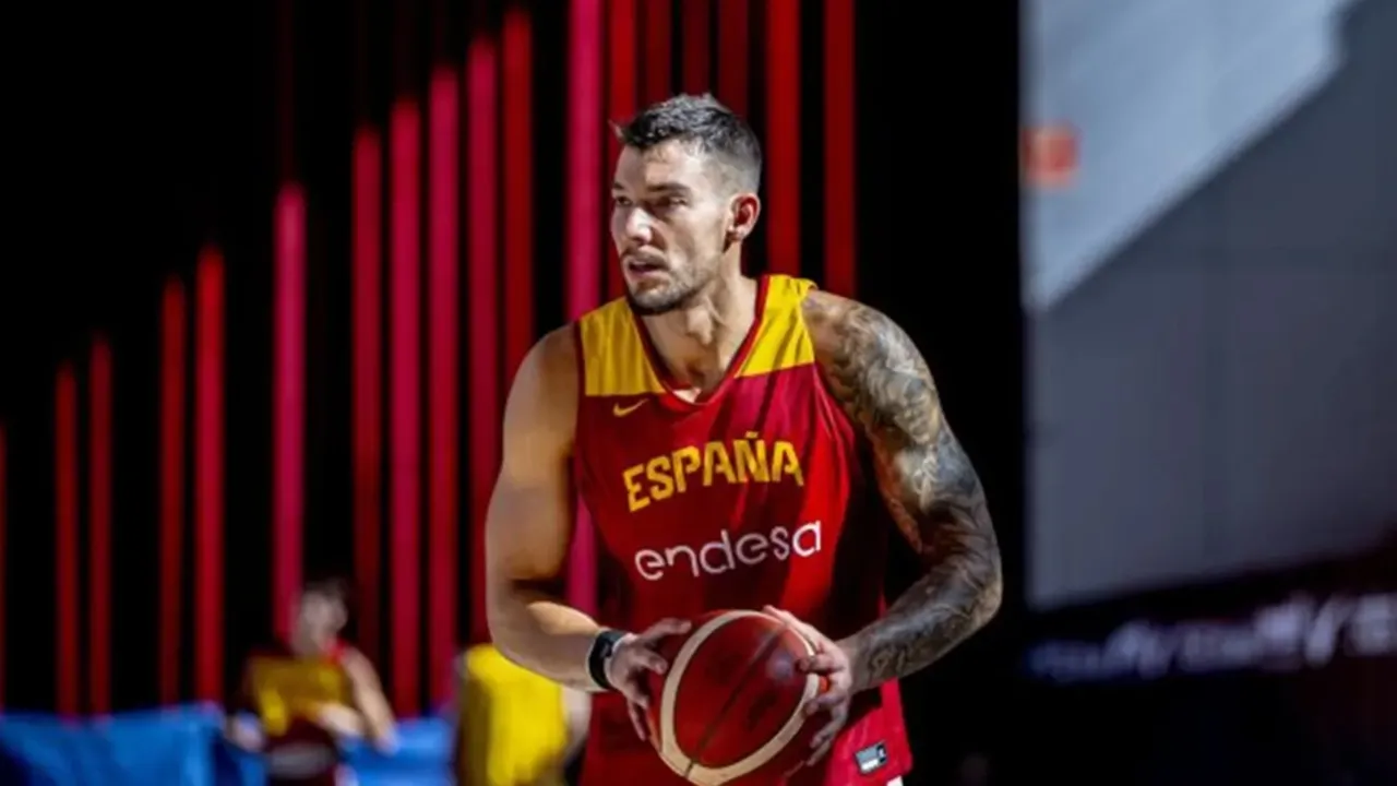 Willy Hernangomez Resmi Diperkenalkan sebagai Pemain Unicaja