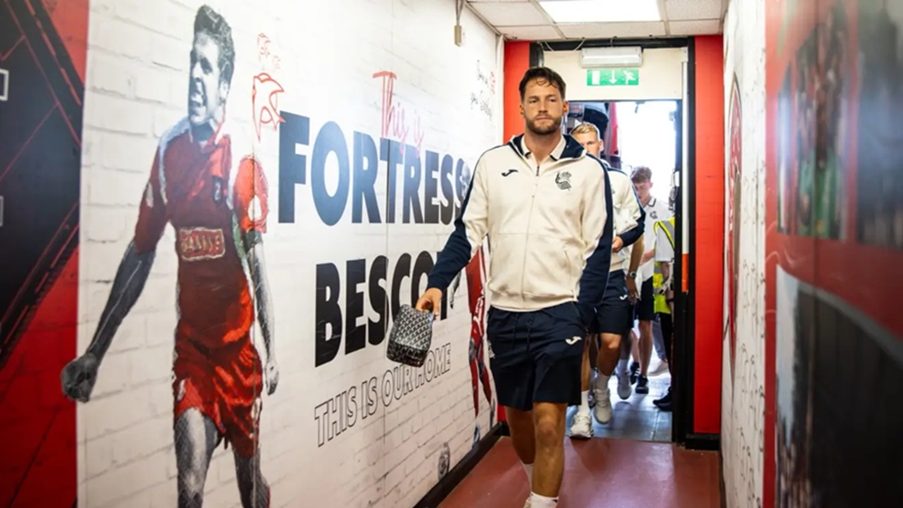 Alex Remiro Bersinar dalam Laga Pramusim Sociedad