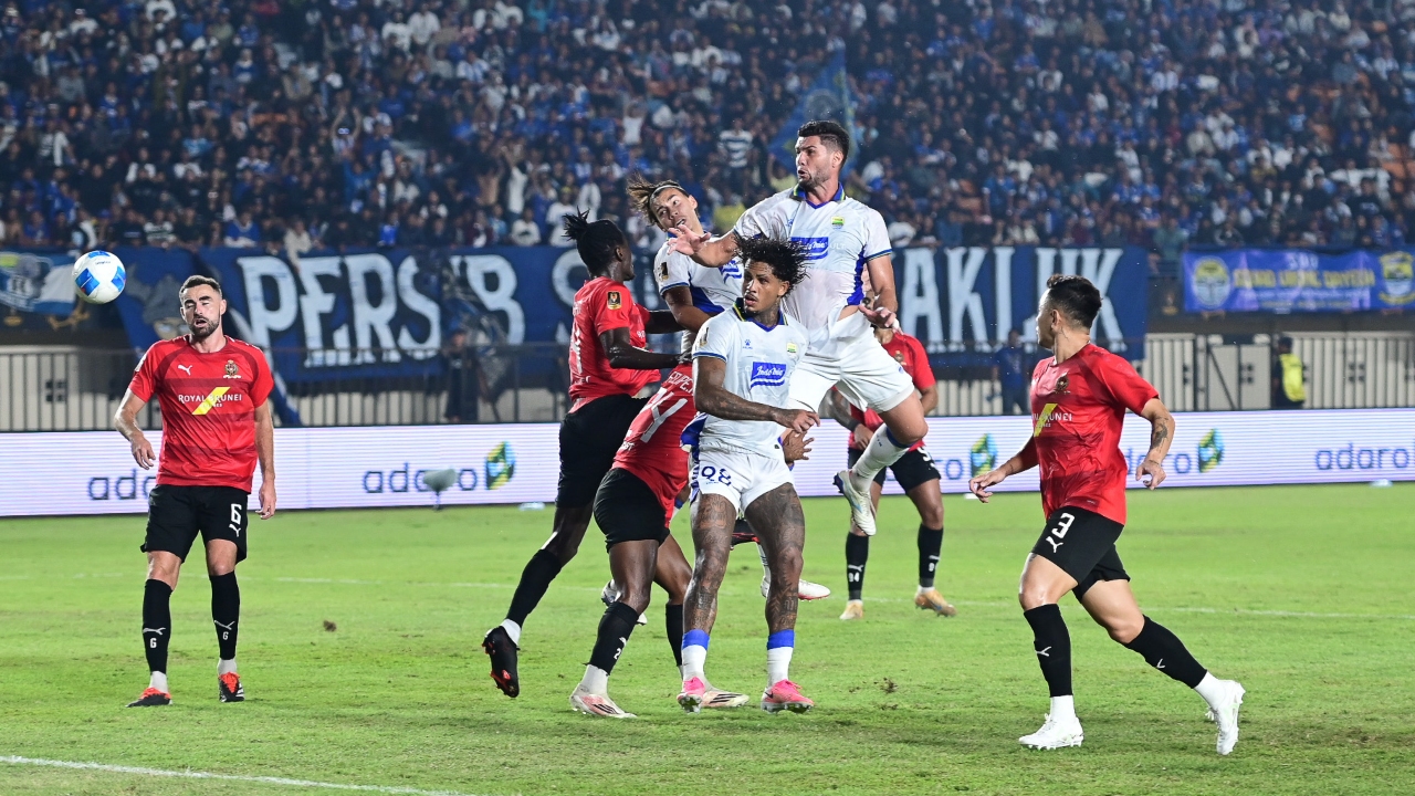 Bangga Bawa Persib Nirbobol, Julio Cesar Sanjung Rekan Tim