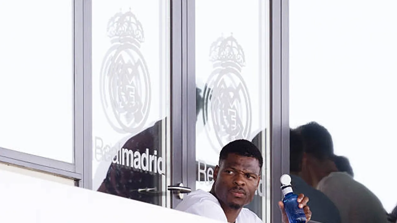 Denzel Dumfries Sebut Kesempatan Bela Real Madrid Sebagai Sebuah Kehormatan