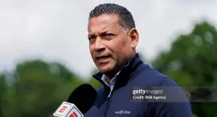 Henk Fraser Resmi Ditunjuk sebagai Pelatih Timnas Suriname