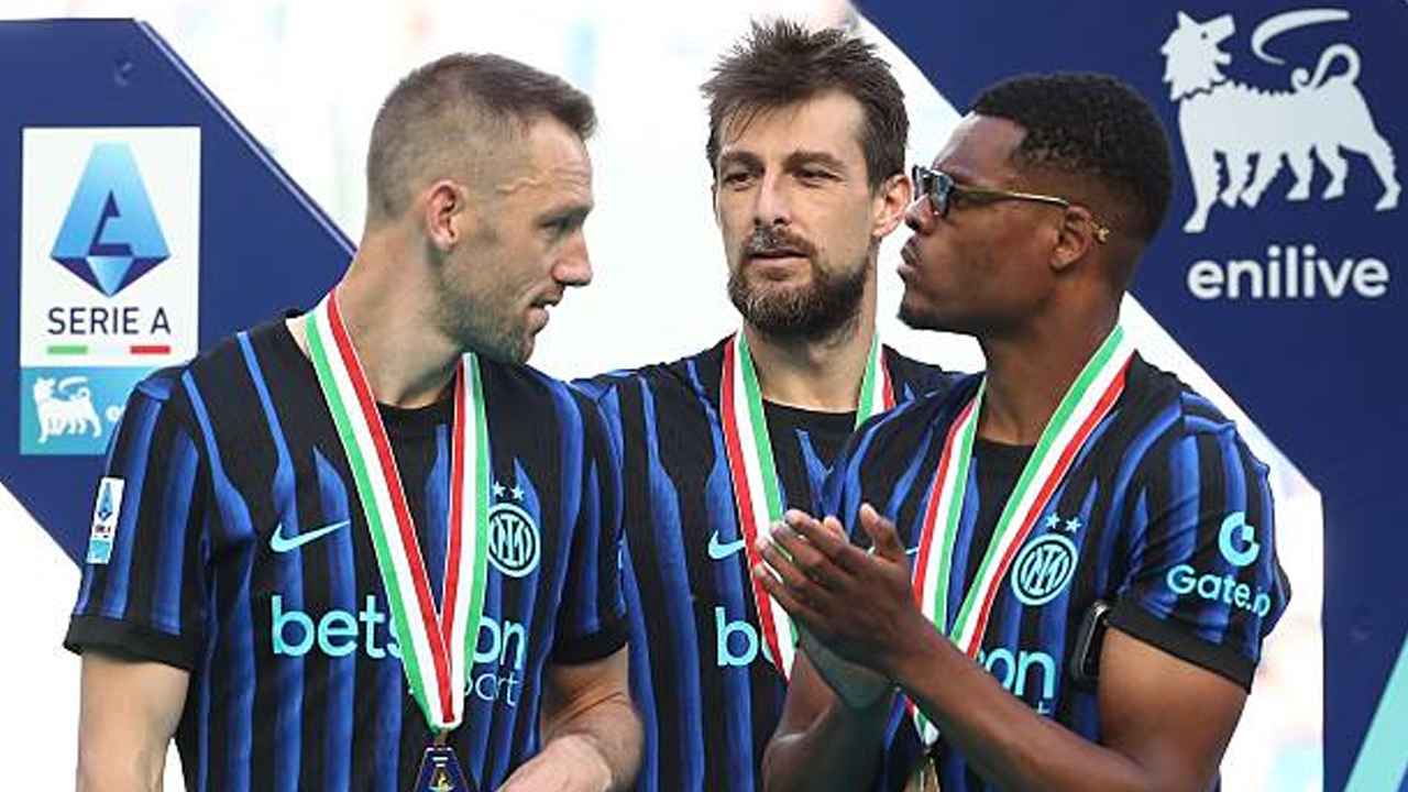 Inter Revolusi Pertahanan Usai Kerpergian De Vrij, Dumfries dan Acerbi