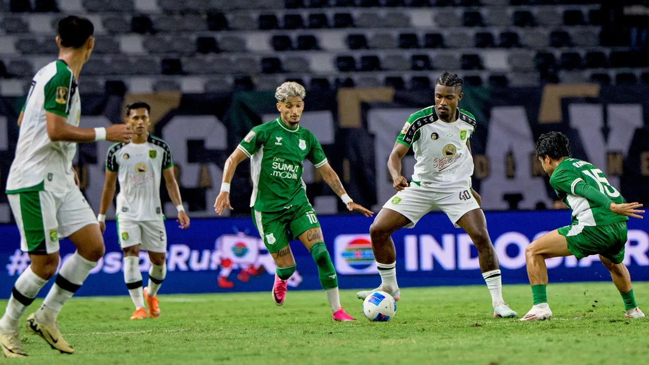 Laga Persebaya Surabaya kontra PSMS Medan