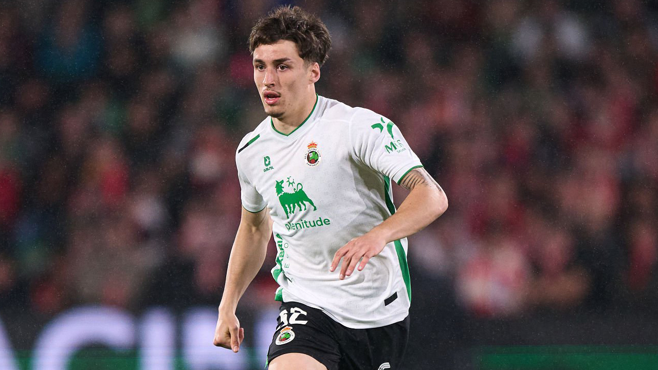 Barcelona Masih Buntu soal Transfer Jorge Salinas dari Racing Santander