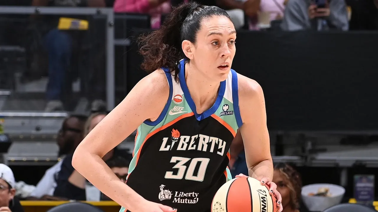 Breanna Stewart frustasi karena wasit buat Liberty kalah dari Aces.